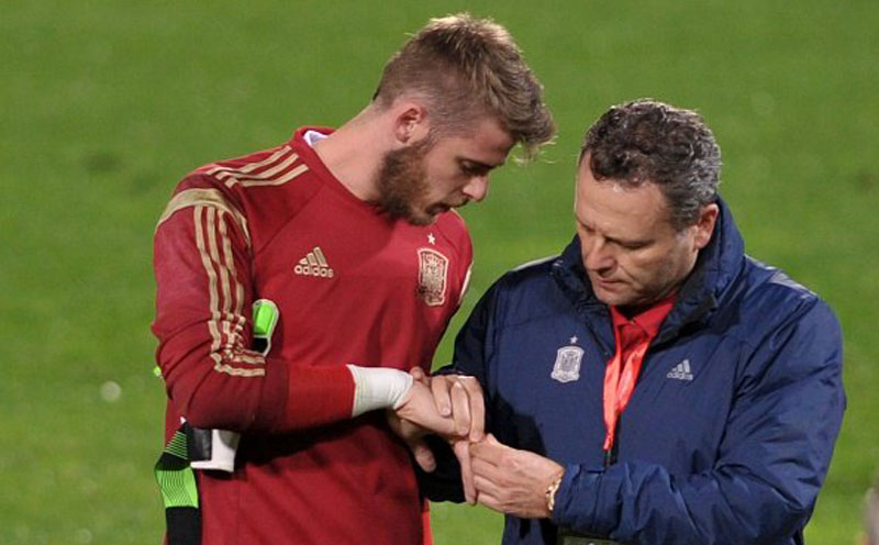 De Gea dislocates his finger for Spain