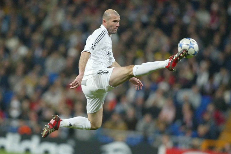 Zidane ball control in the air