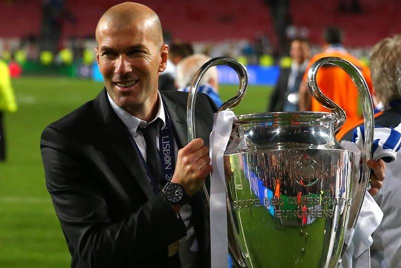 Zidane holding La Decima
