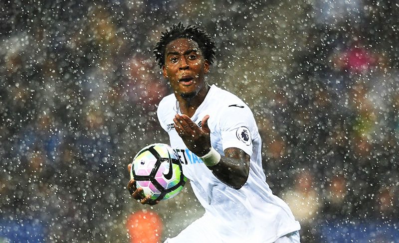 Leroy Fer playing for Swansea City in the Premier League 2017