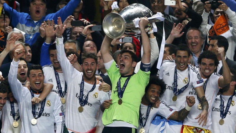 Iker Casillas raising the Champions League trophy, La Decima