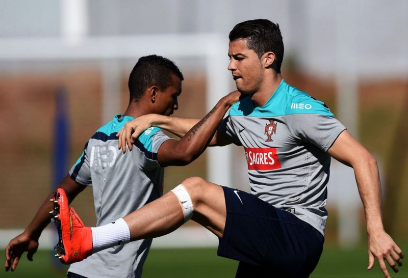 Cristiano Ronaldo injury problems on his left knee, ahead of the World Cup 2014