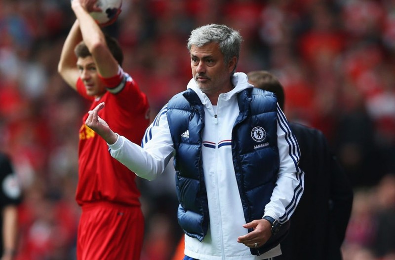 José Mourinho coaching in a Chelsea vs Liverpool, for the English Premier League