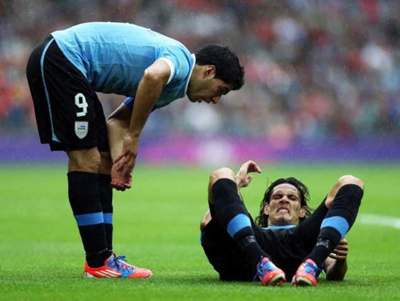 Luis Suarez checking on Cavani during a game for Uruguay