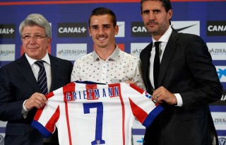 Antoine Griezmann presented in Atletico Madrid with his jersey number 7