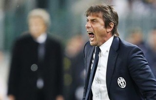 Antonio Conte angry with a referee decision