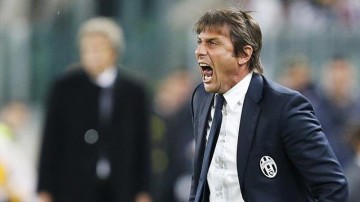Antonio Conte angry with a referee decision