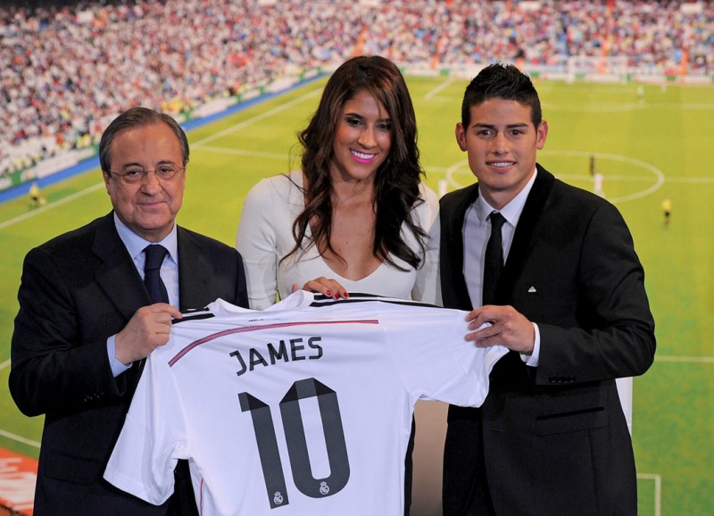 James Rodríguez next to his wife Daniela Ospina, in Real Madrid's presentation