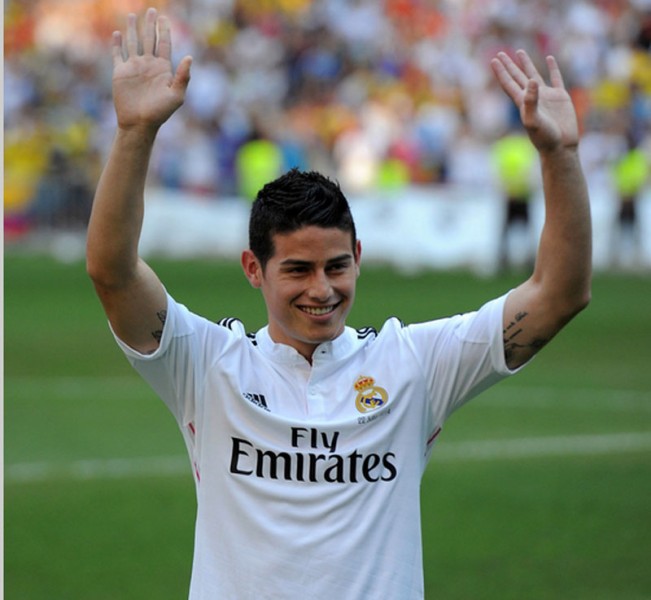 James Rodríguez welcomed by Real Madrid fans at the Bernabéu