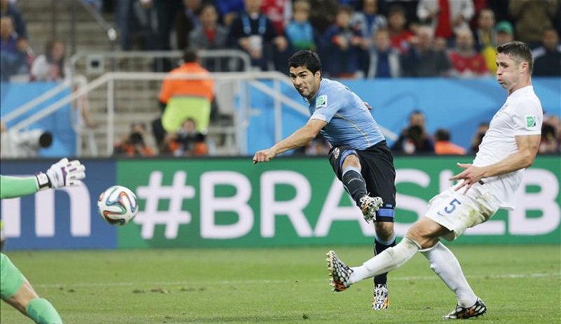 Luis Suarez scoring in Uruguay vs England, in the World Cup 2014
