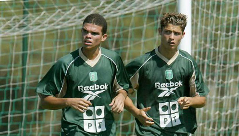 Pepe with hair, next to Ronaldo in Sporting, in 2002-2003