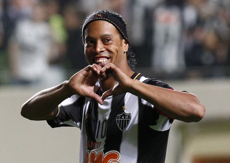 Ronaldinho showing his love for Atletico Mineiro