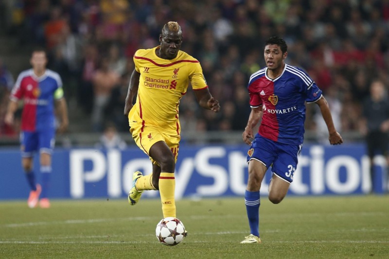 Mario Balotelli running with the ball in a Champions League night for Liverpool
