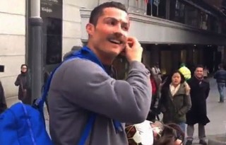 Cristiano Ronaldo disguised with a wig and a moustache in Madrid streets