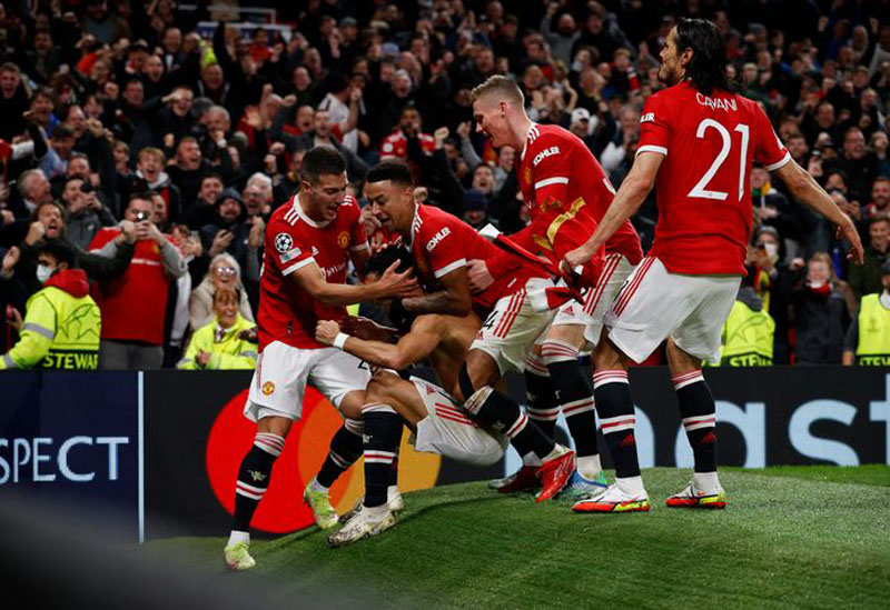 Man United players celebrate goal in the Champions League
